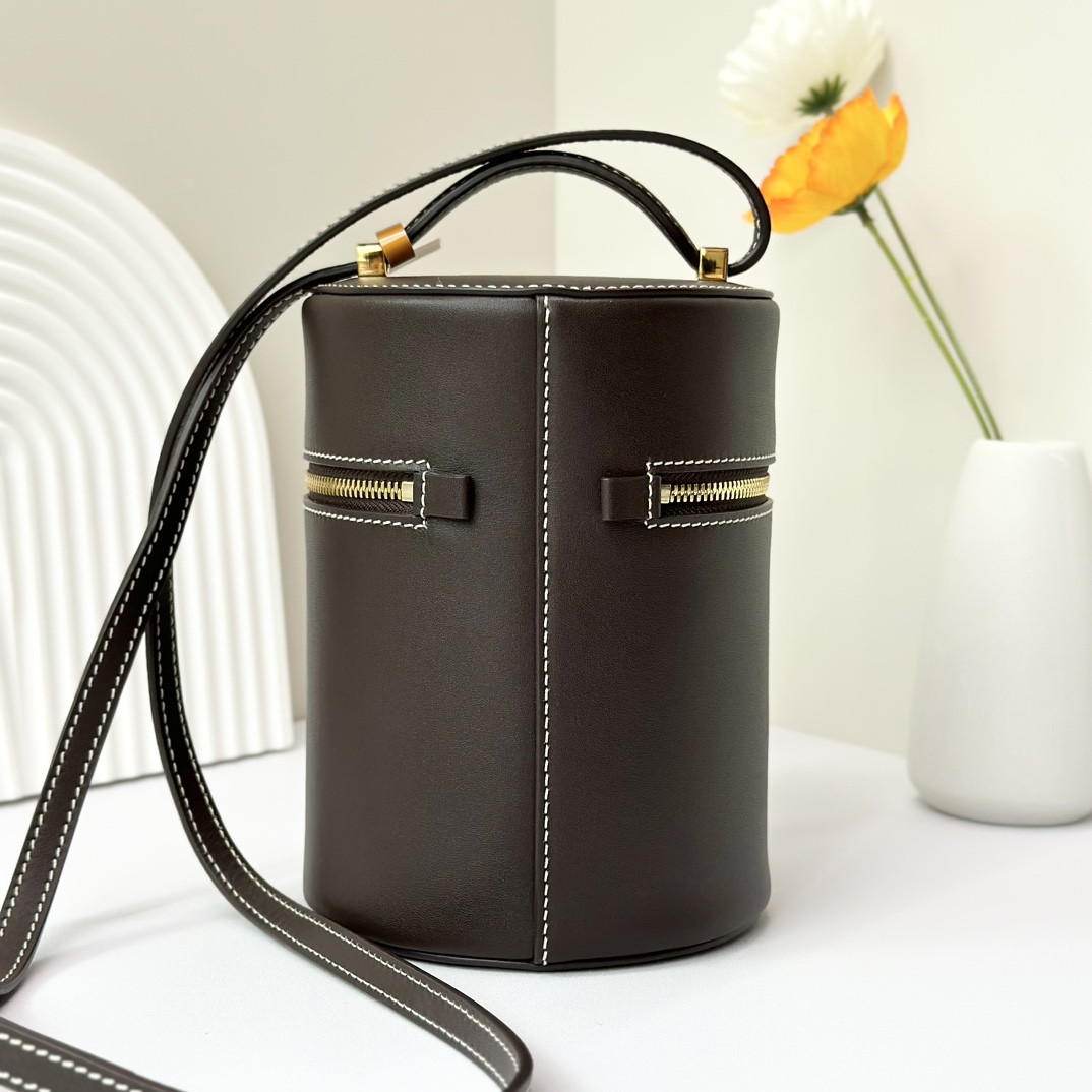 L0r0 P1ana Extra Case Smooth Calfskin 12 x16 x12cm