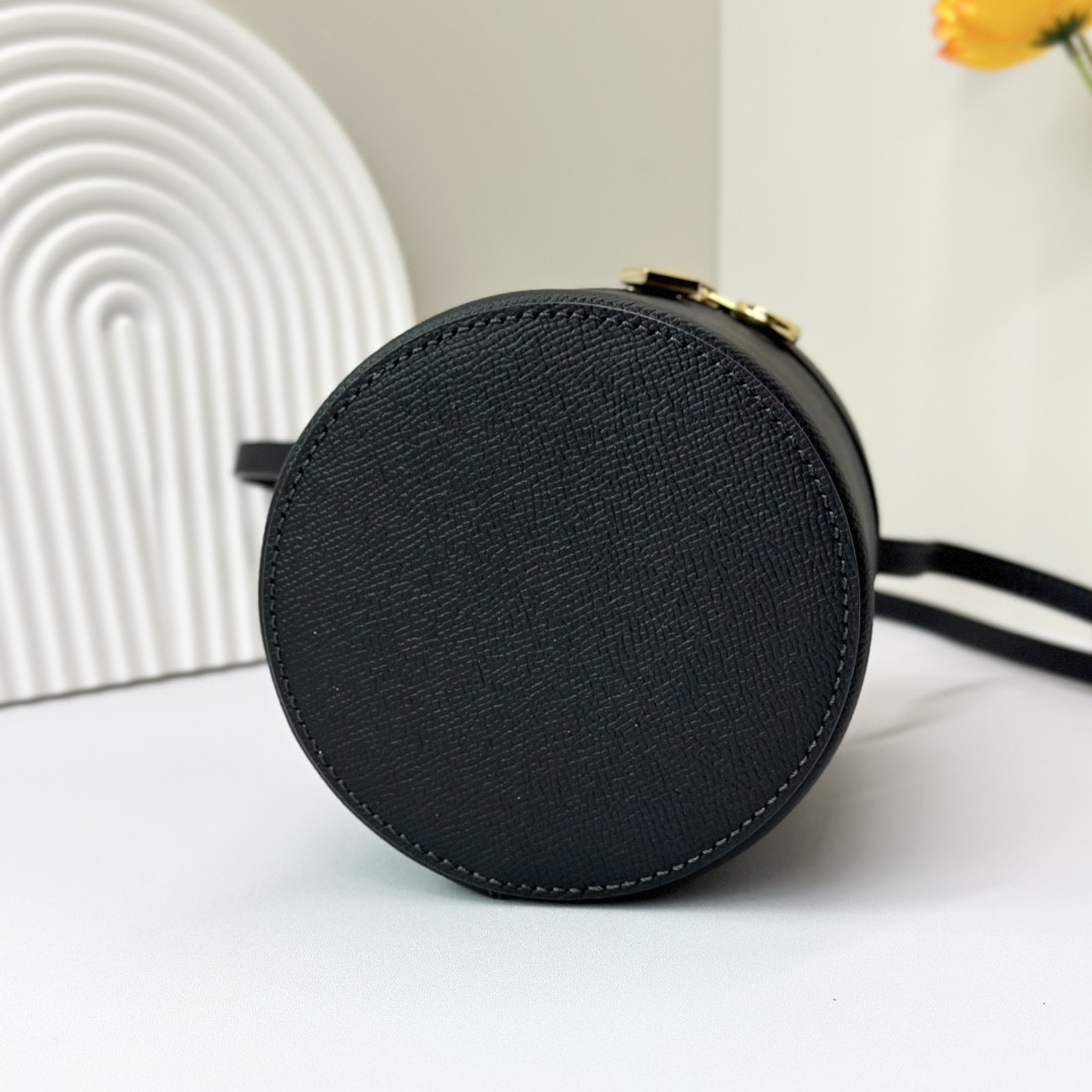 L0r0 P1ana Extra Case Textured Calfskin 12 x16 x12cm