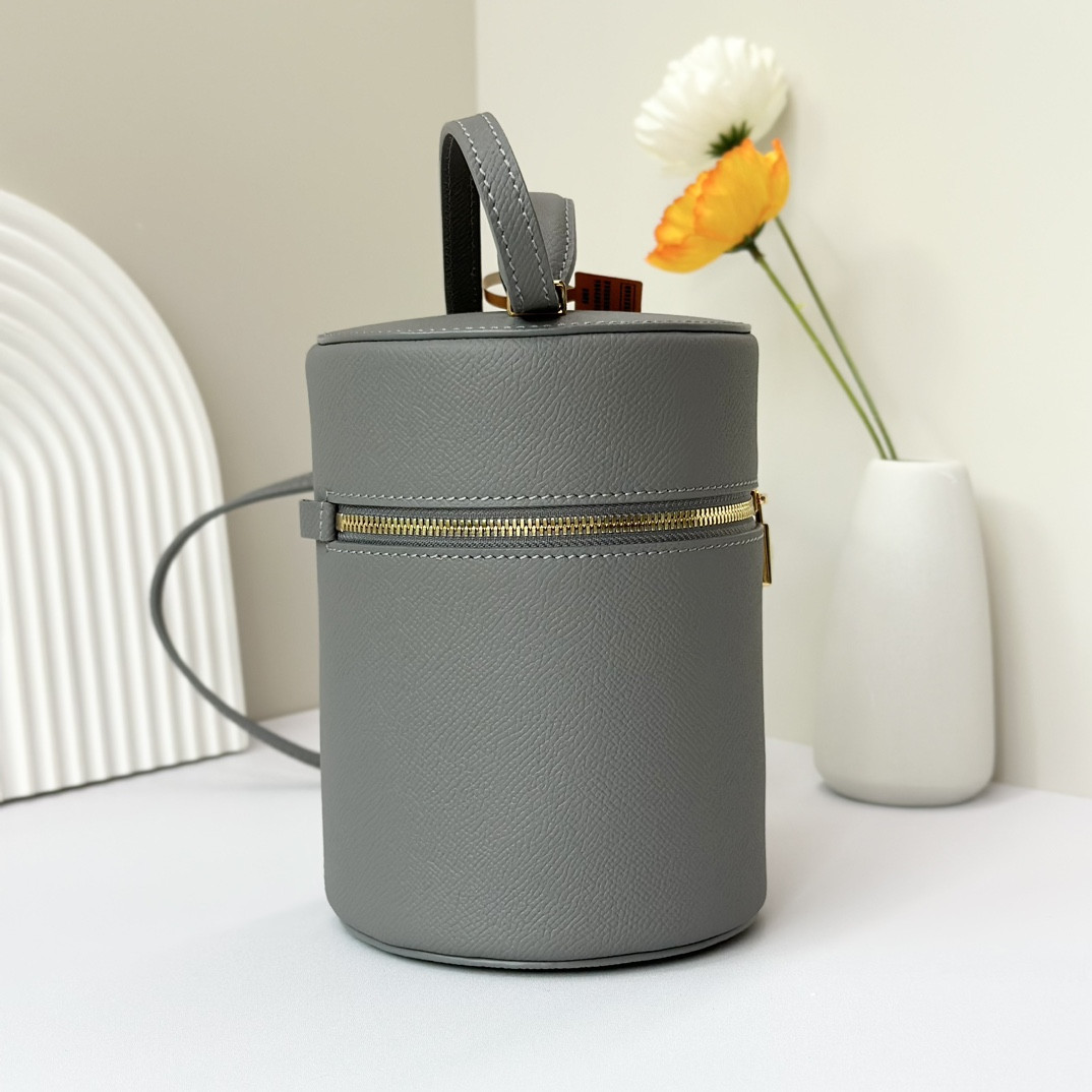 L0r0 P1ana Extra Case Textured Calfskin 12 x16 x12cm