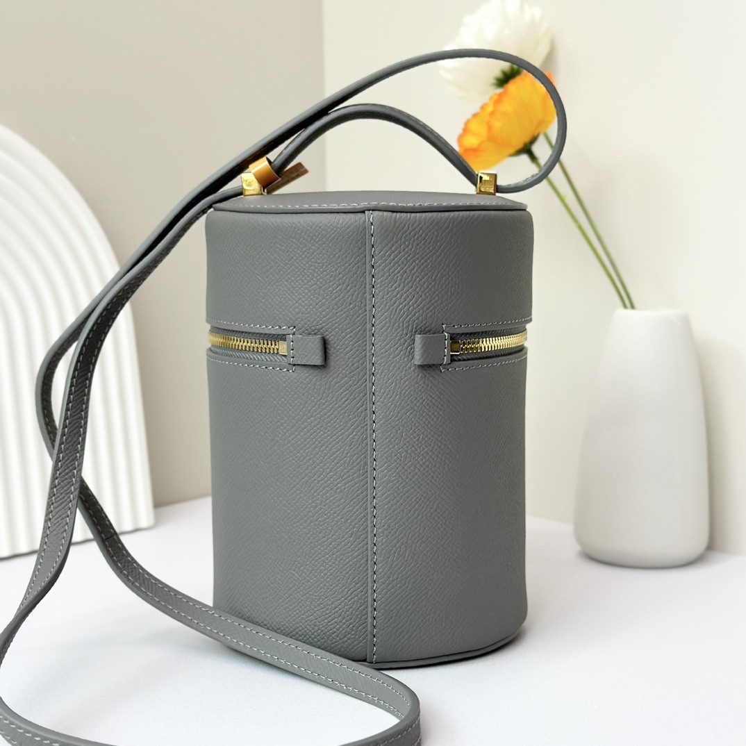 L0r0 P1ana Extra Case Textured Calfskin 12 x16 x12cm