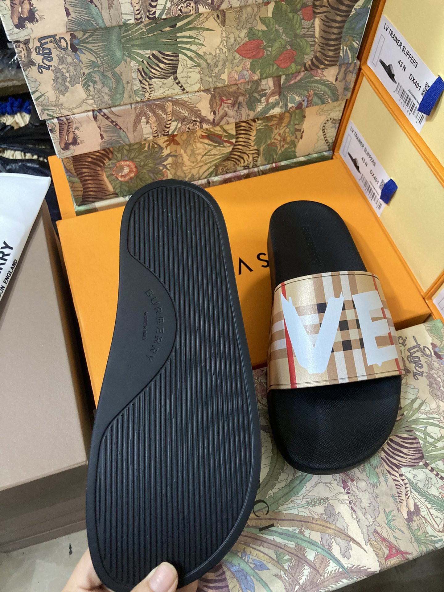 Bv*b*rry Check Slides