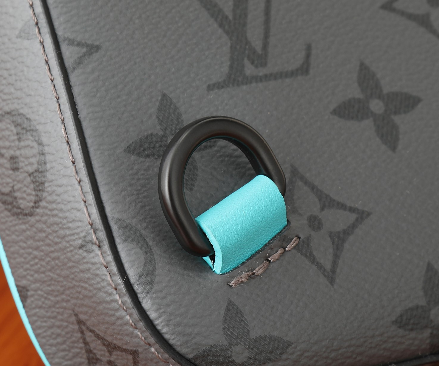 LV Avenue Slingbag PM M11703 6.3 x 13 x 2.2 inches