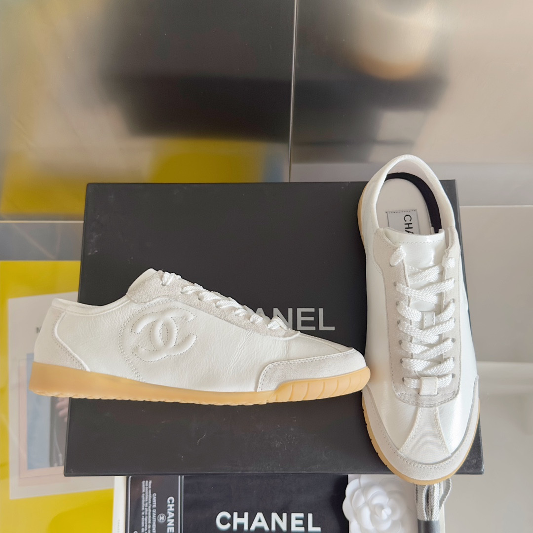 UA Ch**el SNEAKER