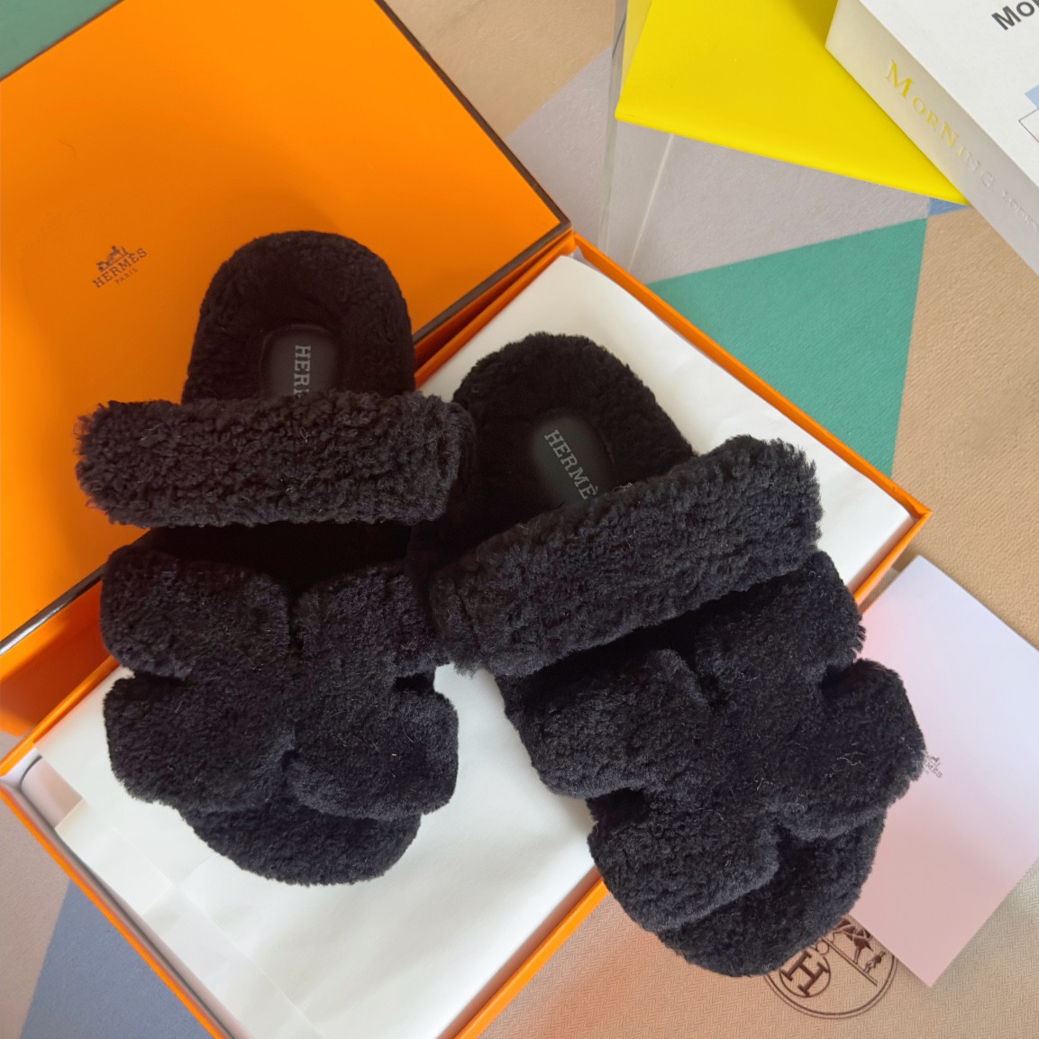 UA H**me5 Chypre sandal