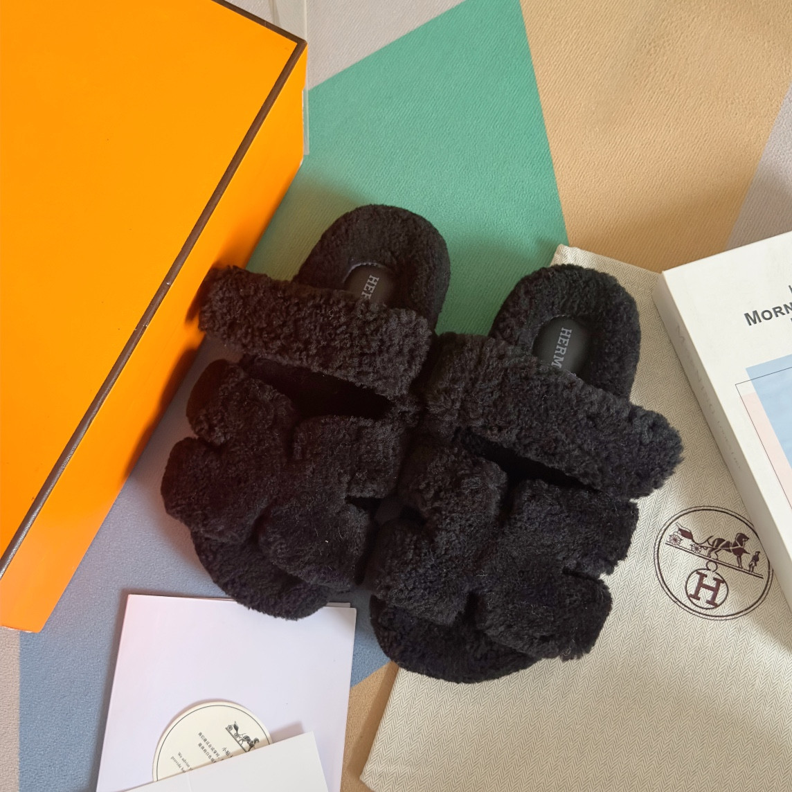 UA H**me5 Chypre sandal