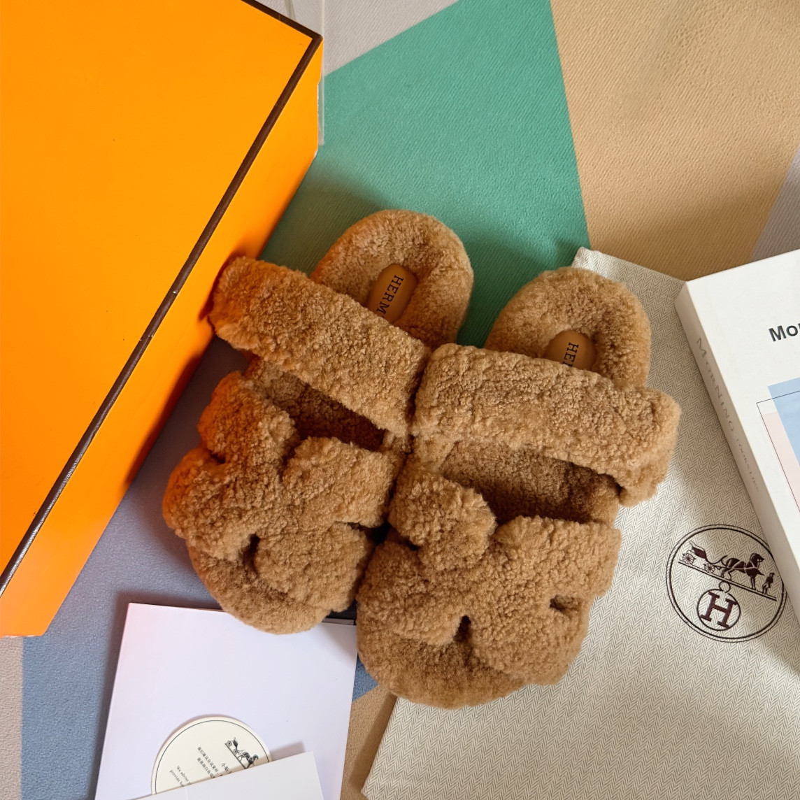 UA H**me5 Chypre sandal