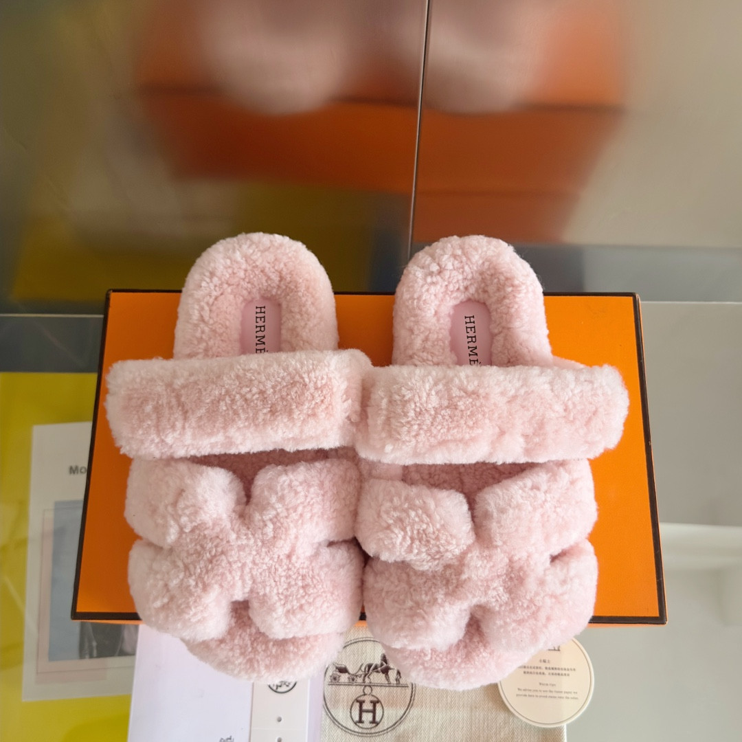 UA H**me5 Chypre sandal