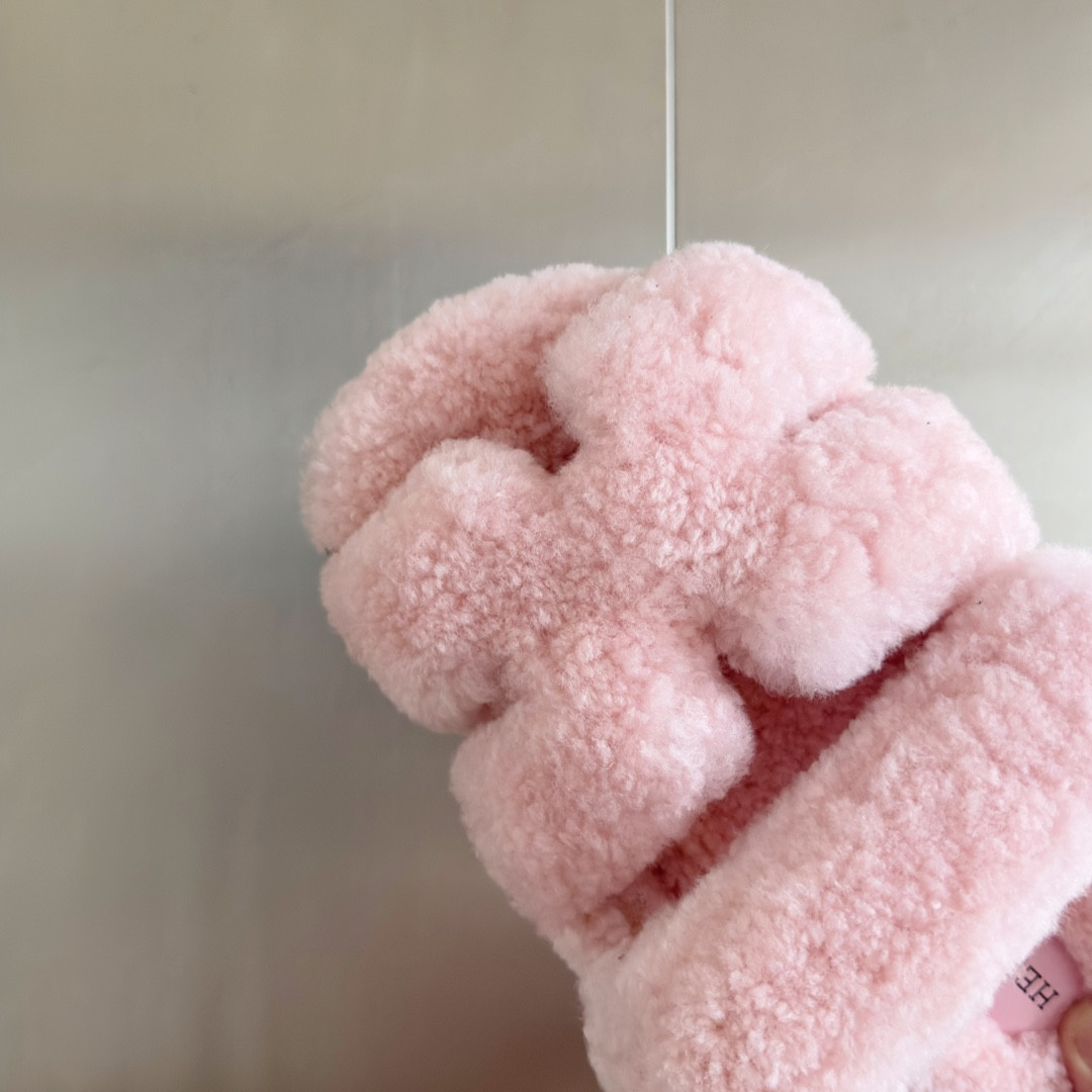 UA H**me5 Chypre sandal