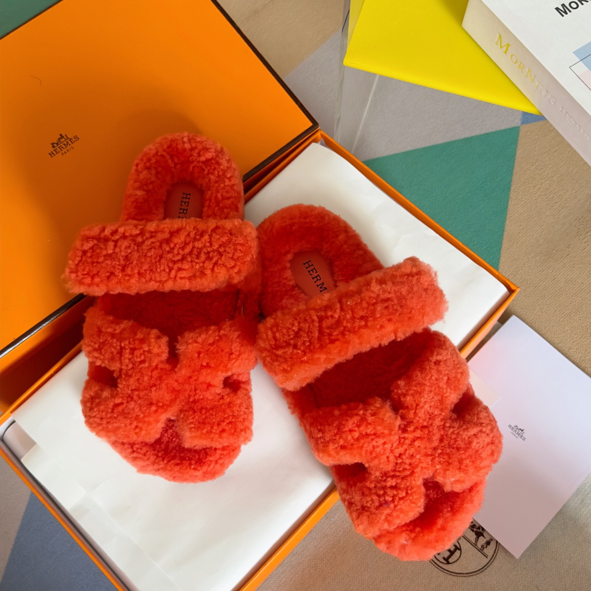 UA H**me5 Chypre sandal