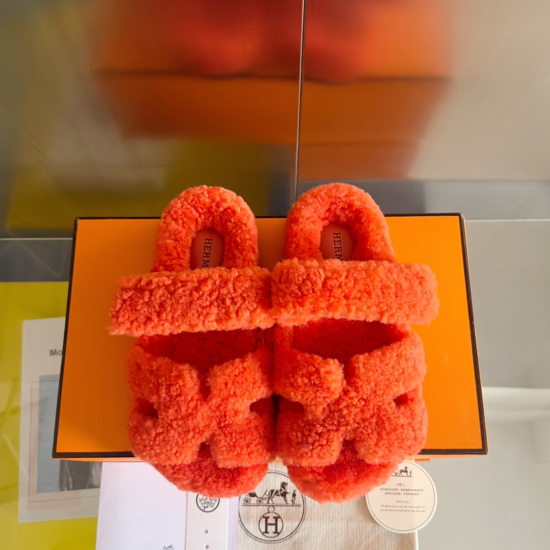 UA H**me5 Chypre sandal