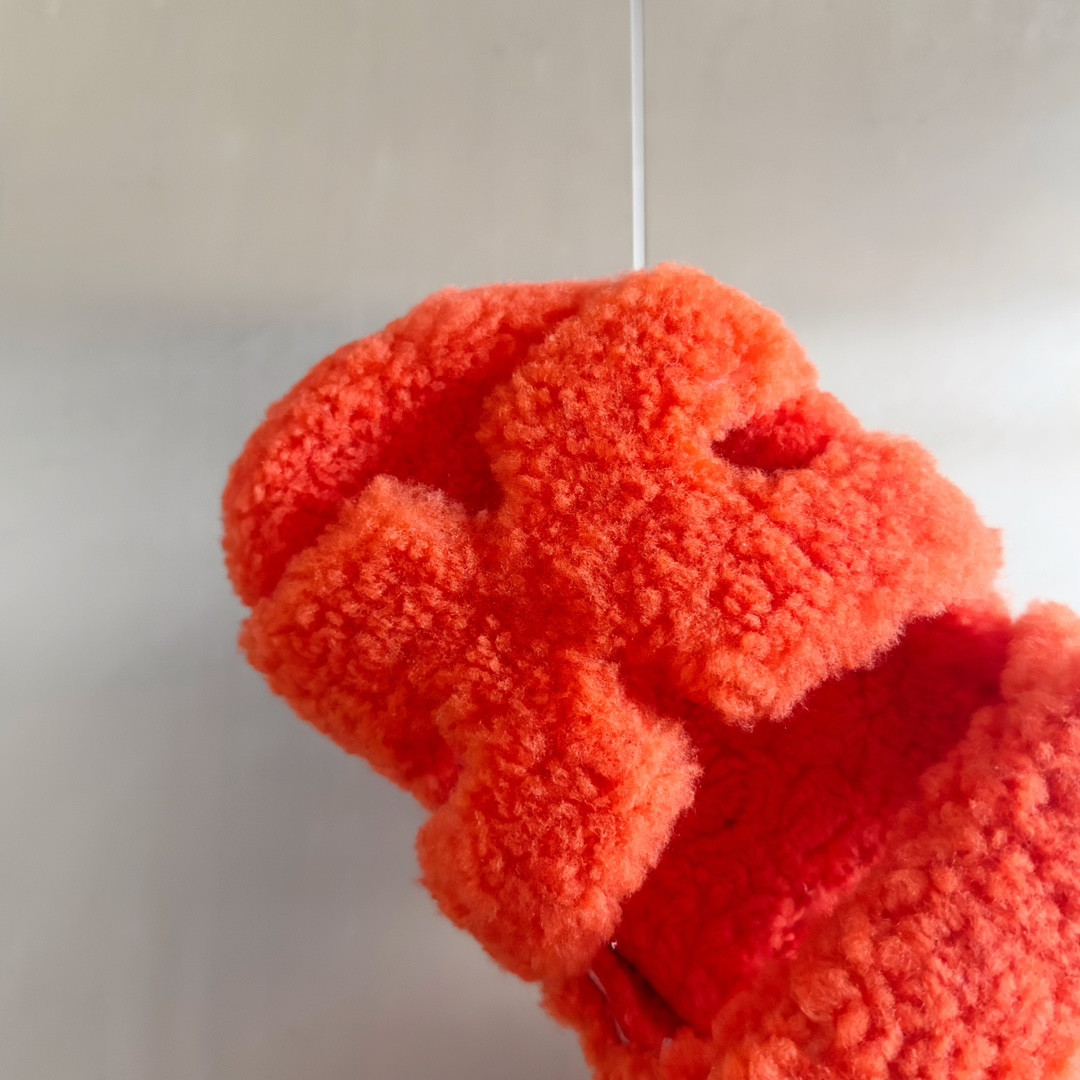 UA H**me5 Chypre sandal