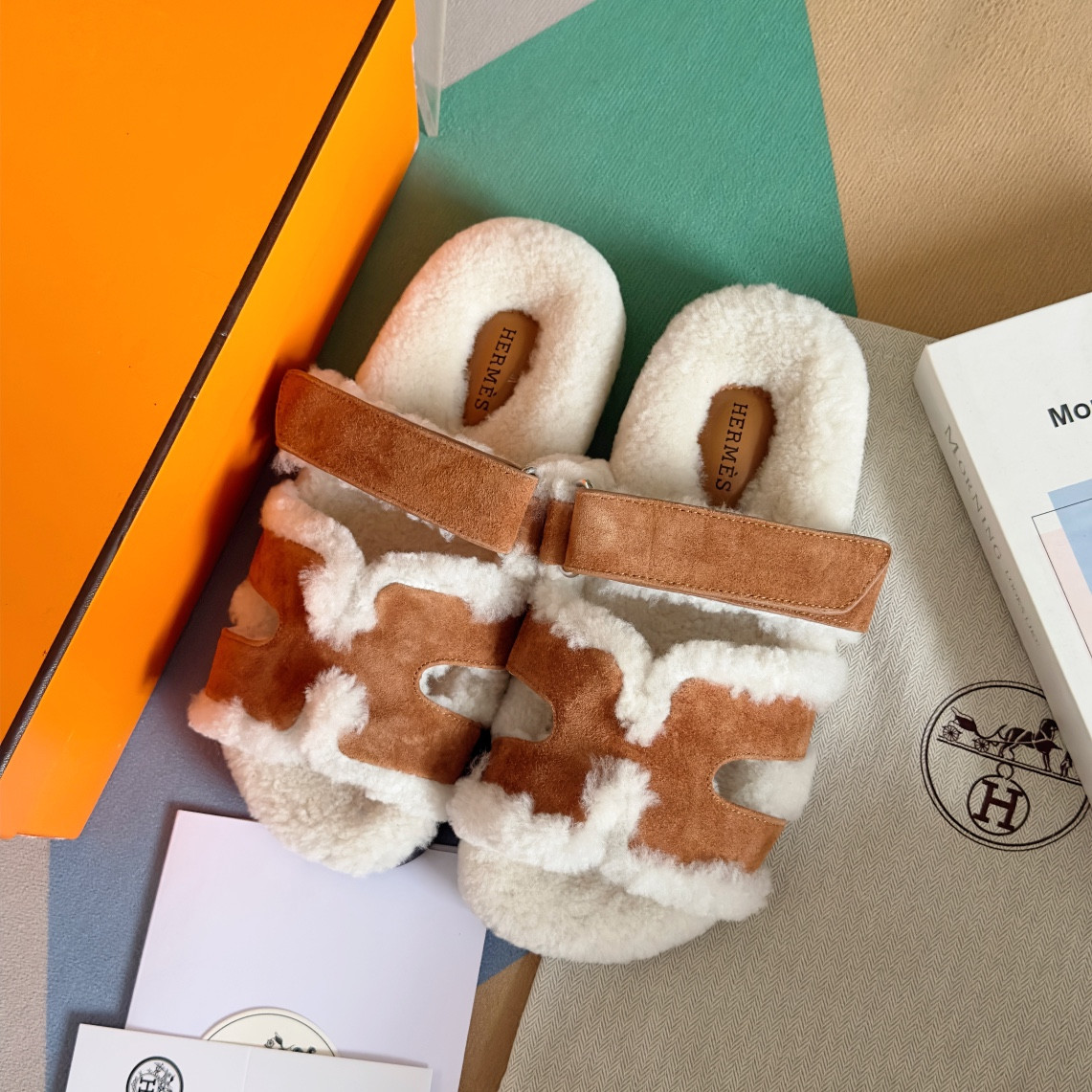 UA H**me5 Chypre sandal