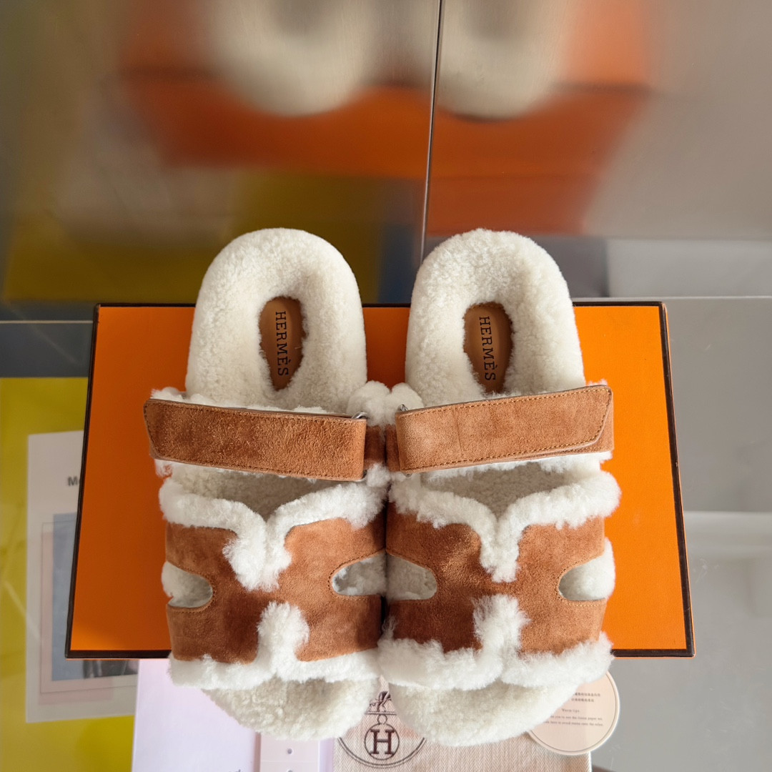 UA H**me5 Chypre sandal