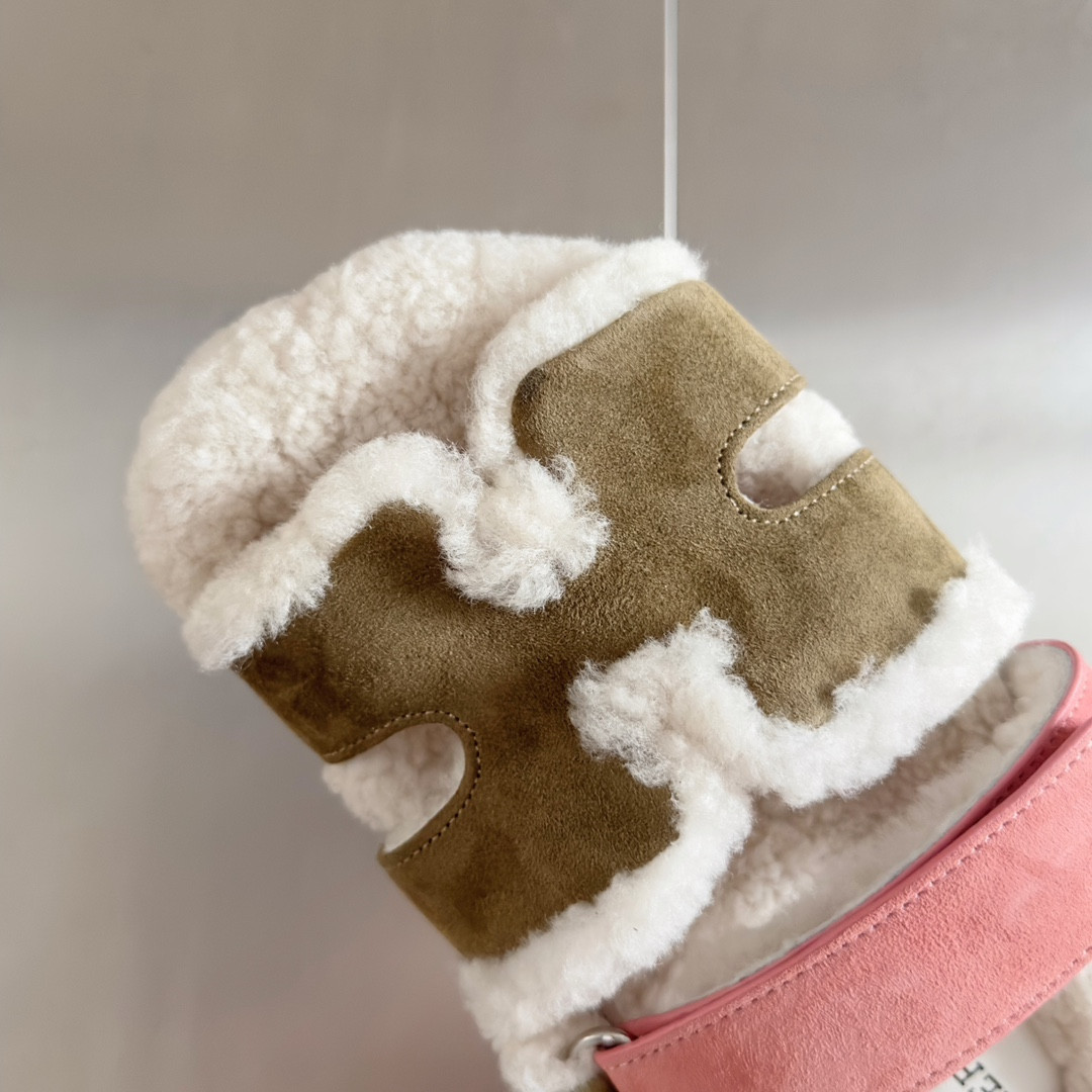 UA H**me5 Chypre sandal