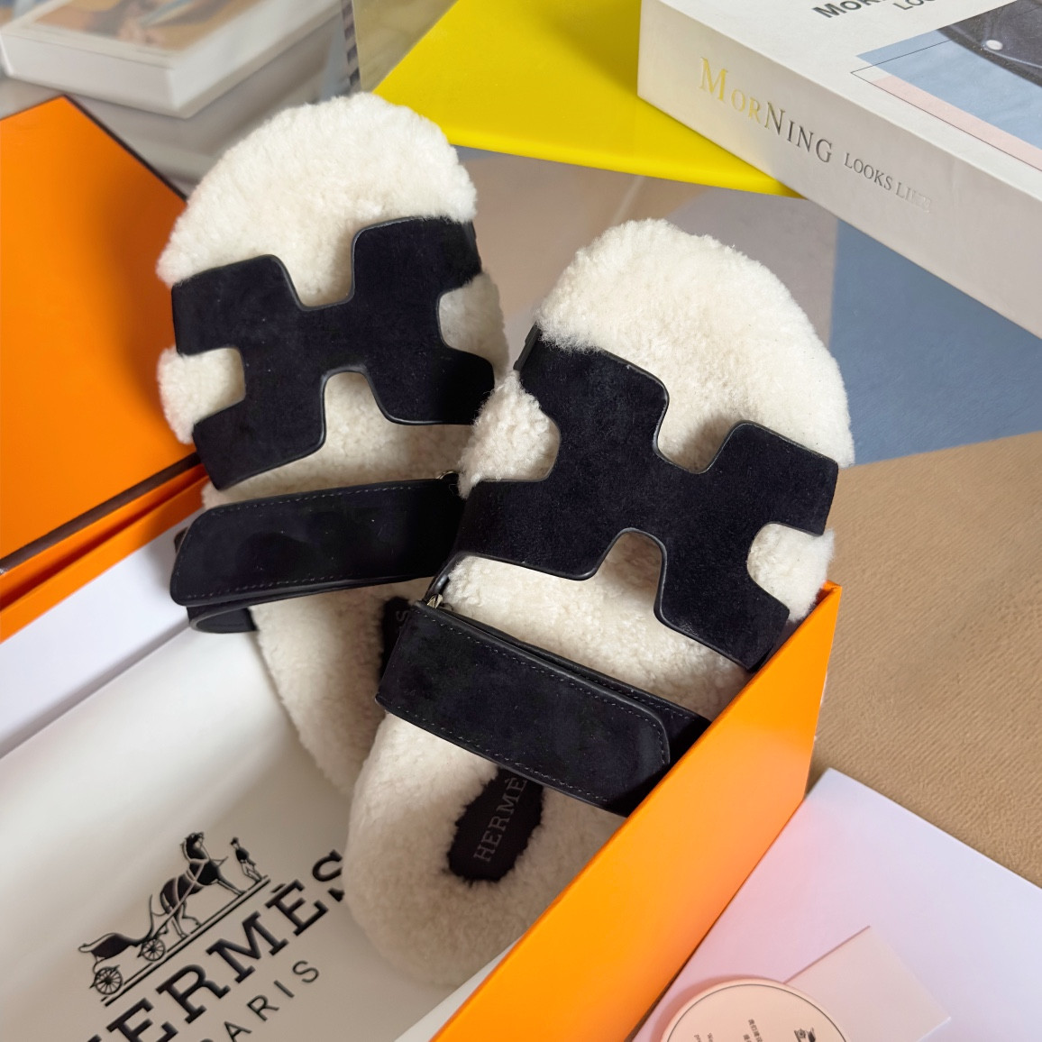 UA H**me5 Chypre sandal