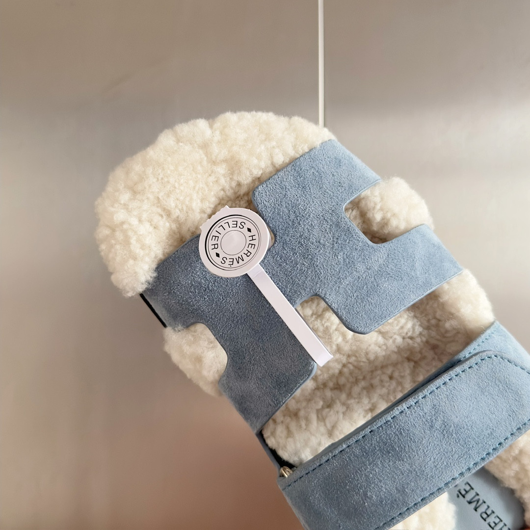 UA H**me5 Chypre sandal