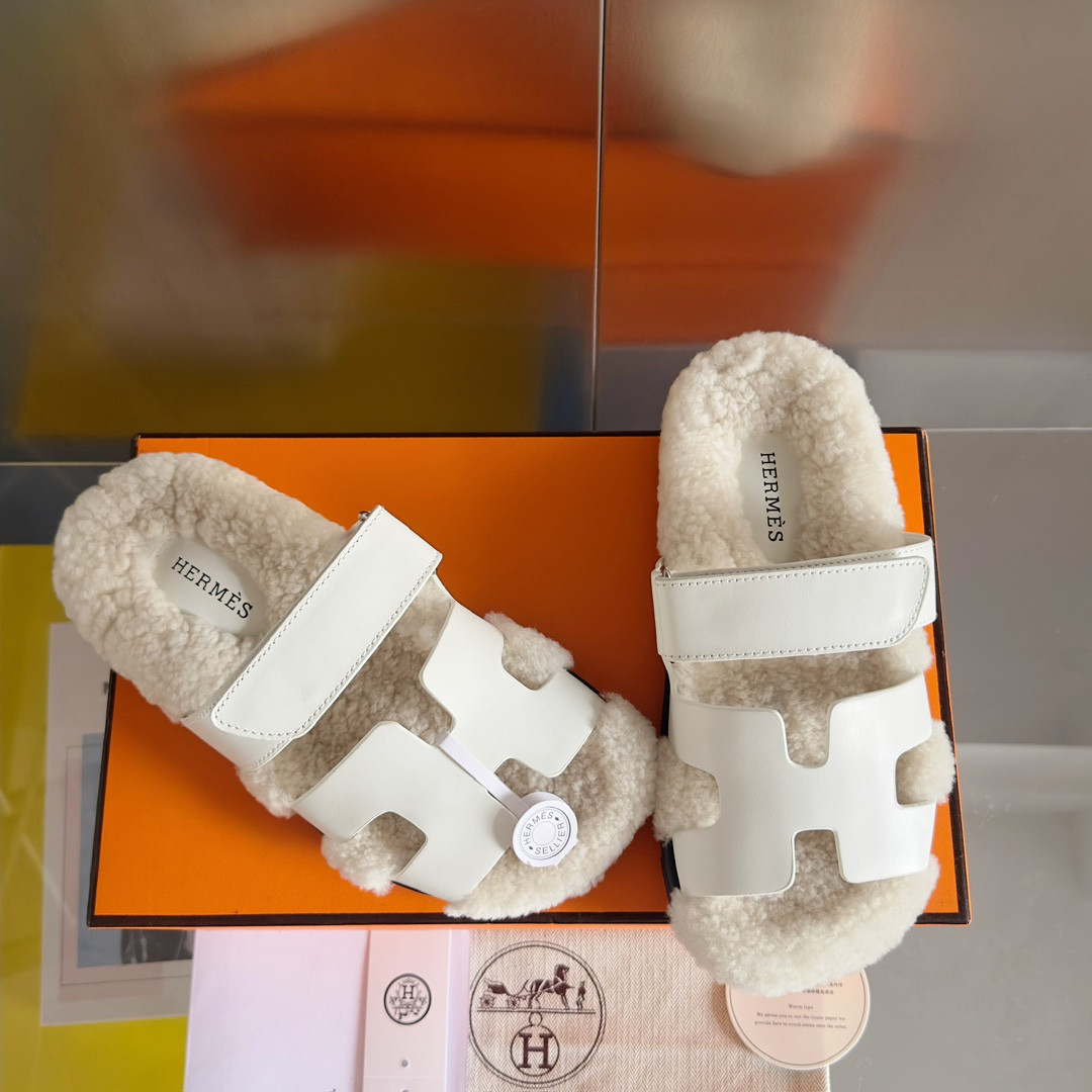 UA H**me5 Chypre sandal