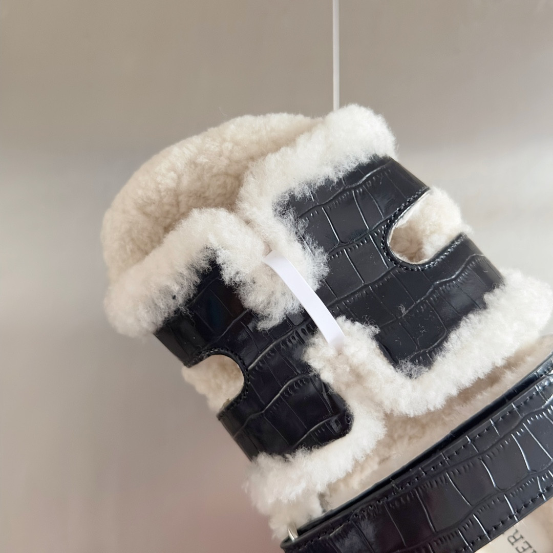 UA H**me5 Chypre sandal