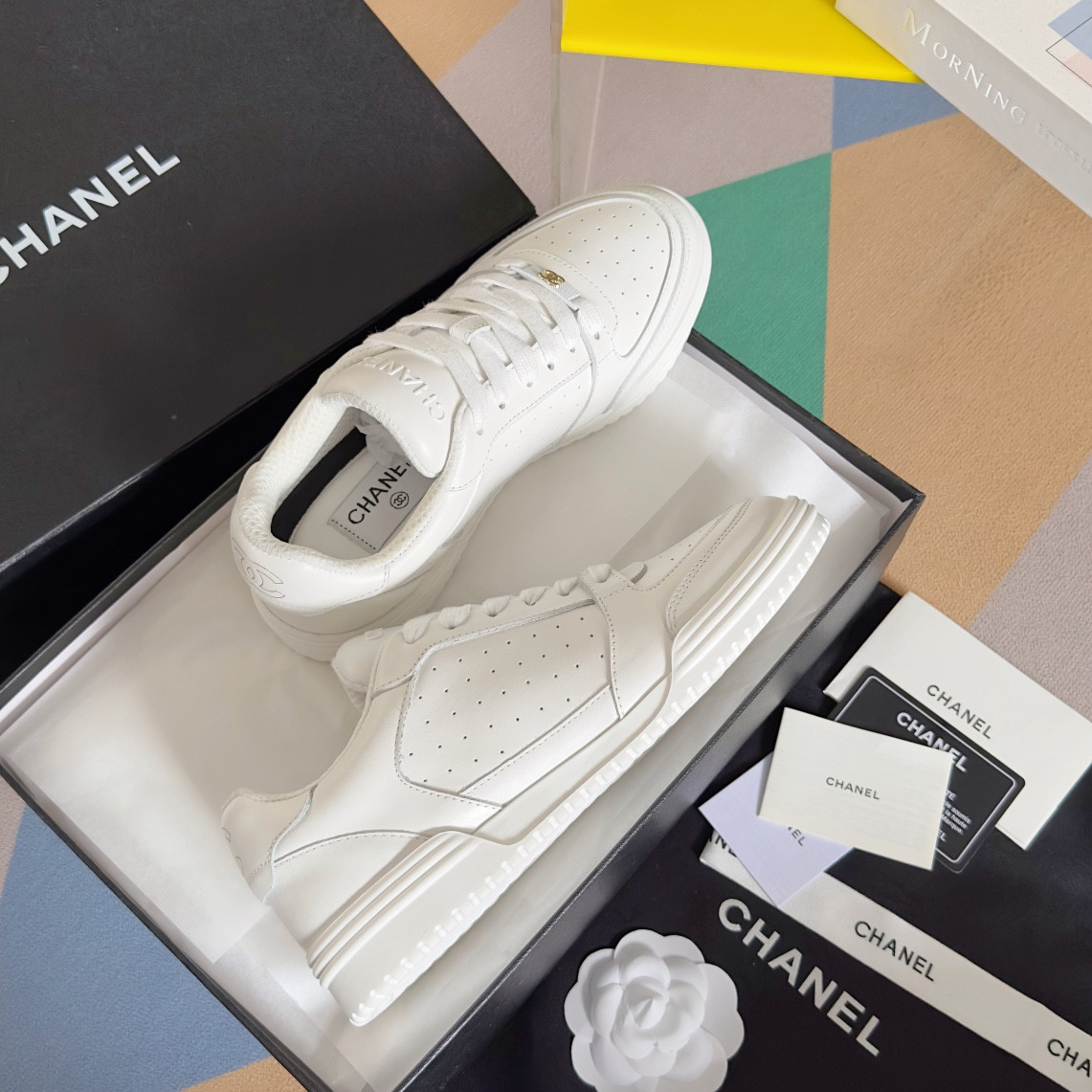 ua Ch**el sneaker