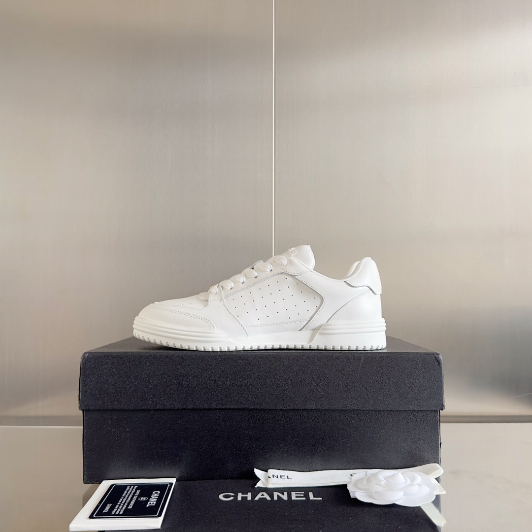 ua Ch**el sneaker