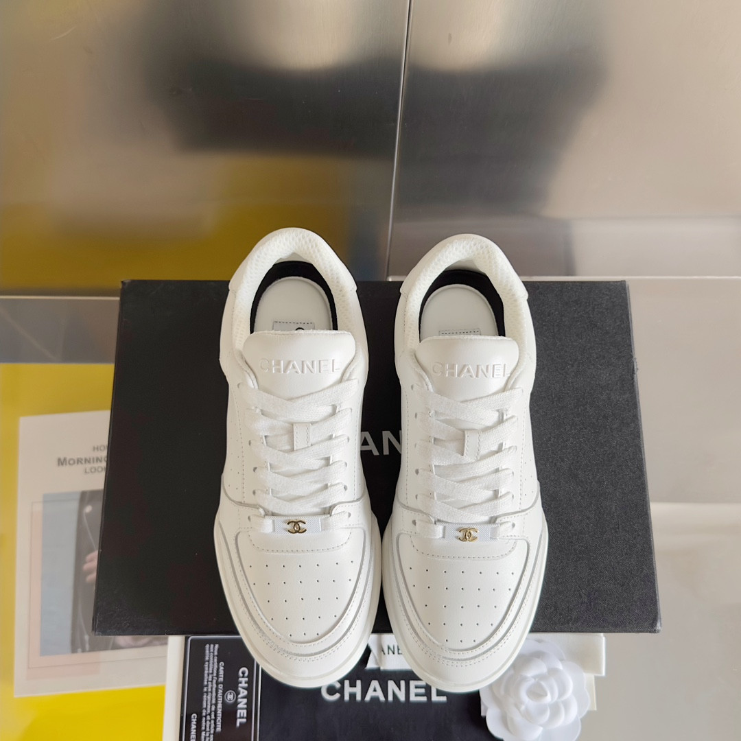 ua Ch**el sneaker