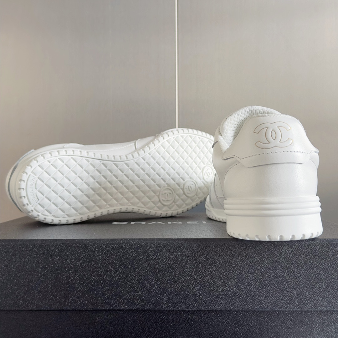 ua Ch**el sneaker