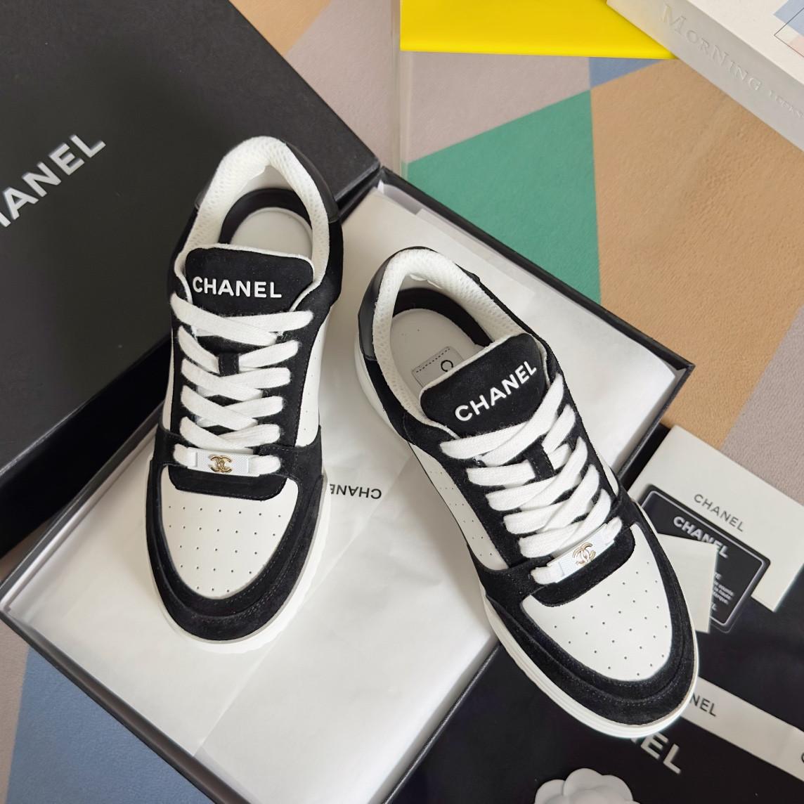 ua Ch**el sneaker