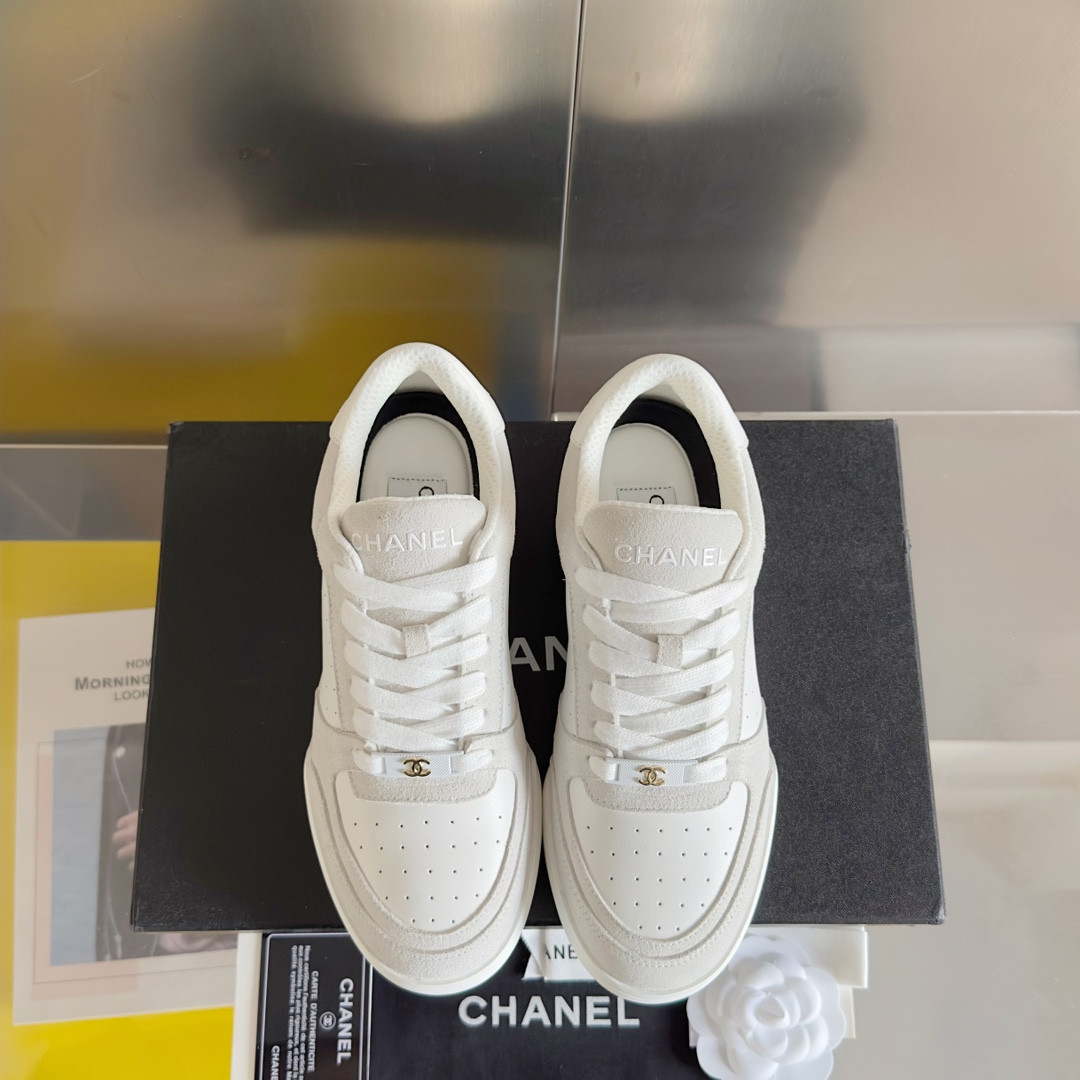 ua Ch**el sneaker