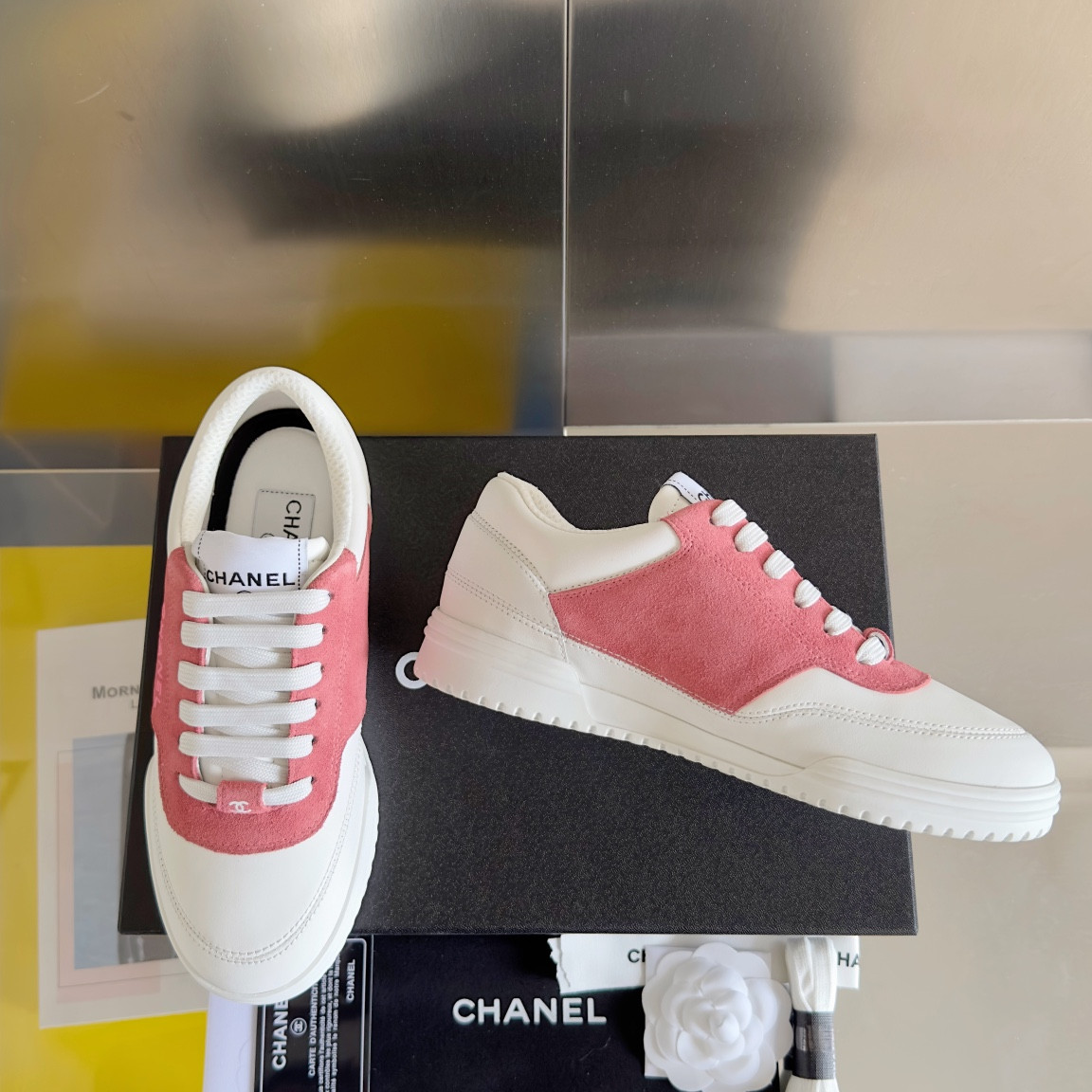 ua Ch**el sneaker