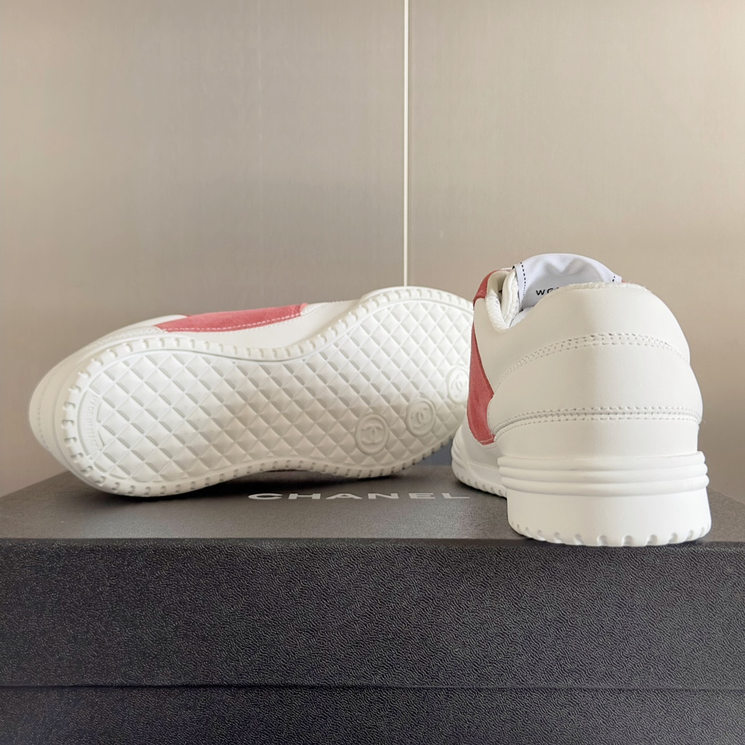 ua Ch**el sneaker