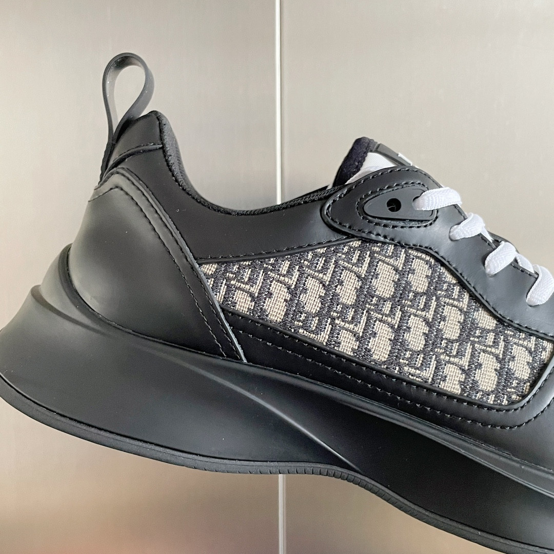 UA D10r B25 Runner Sneaker