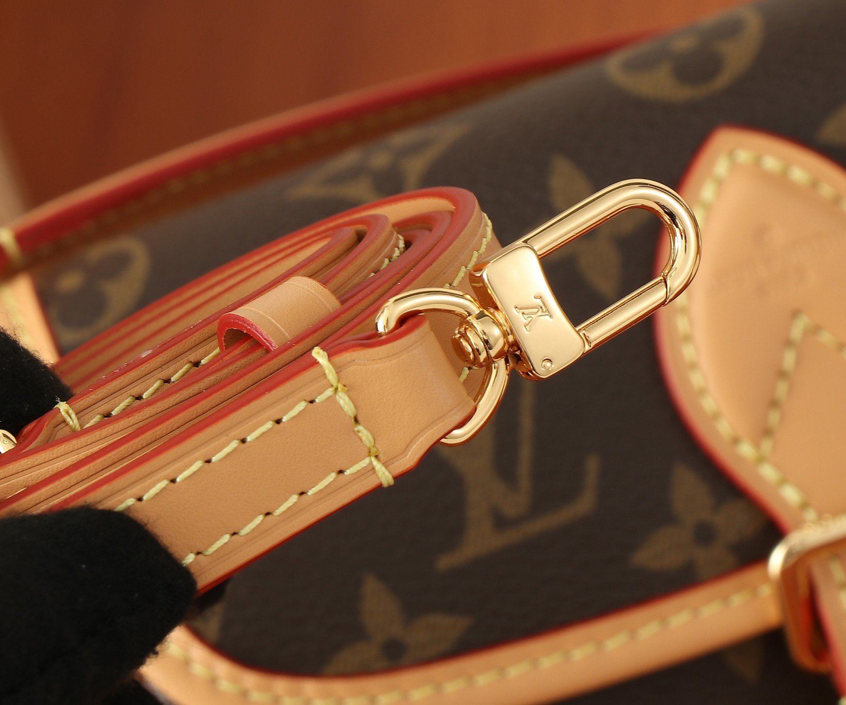 LV Nano Diane M83298 19x10.5x6cm