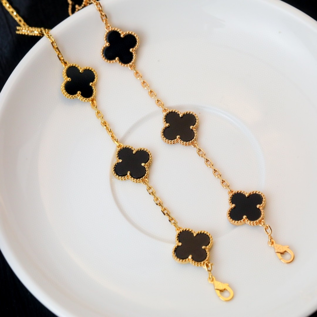 V*n Cl**f & Arpels Vintage Alhambra bracelet, 5 motifs 19cm