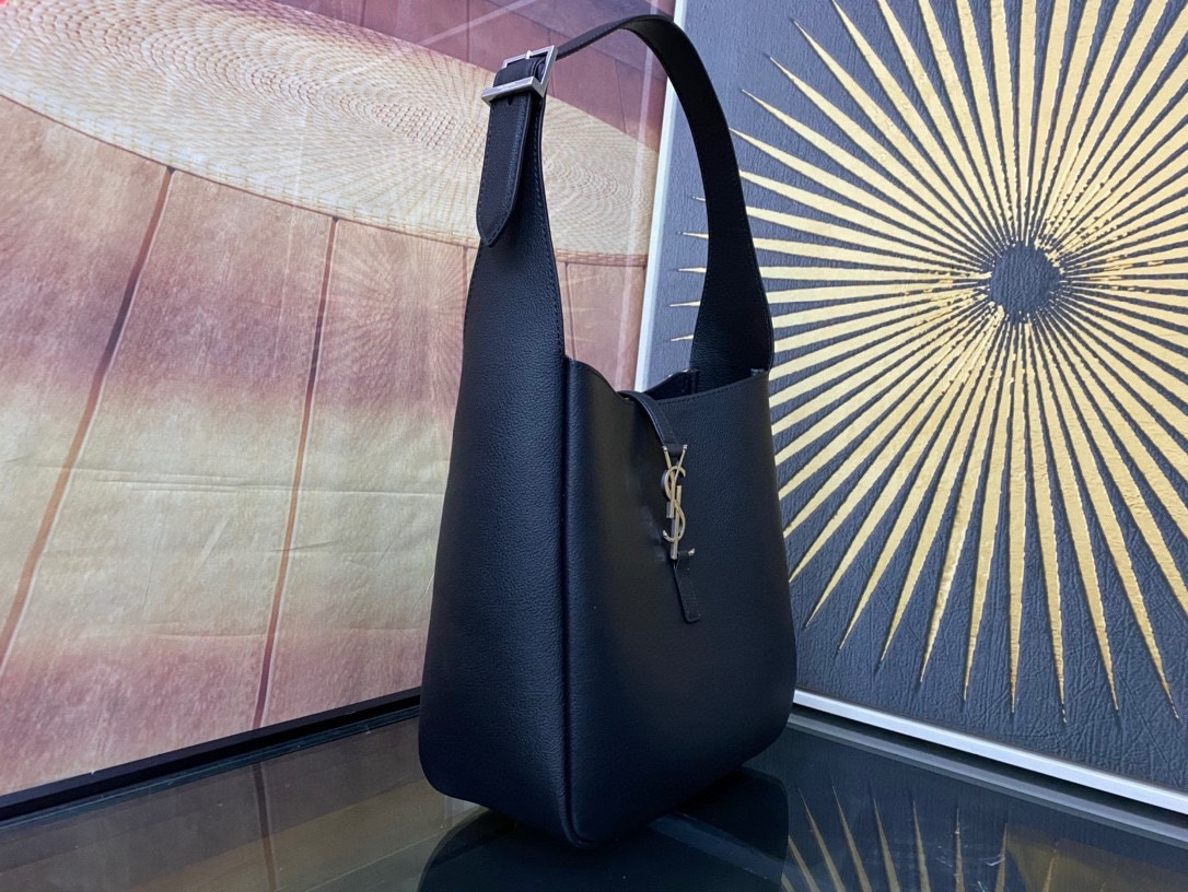 Y51 LE 5 À 7  23x22x8cm