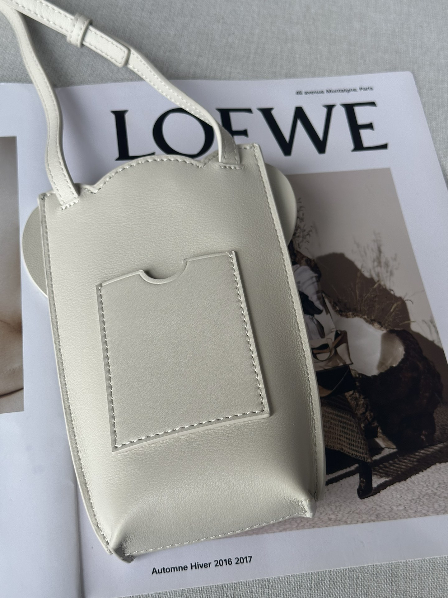L0ew* Elephant Pocket in classic calfskin 18x8x4cm
