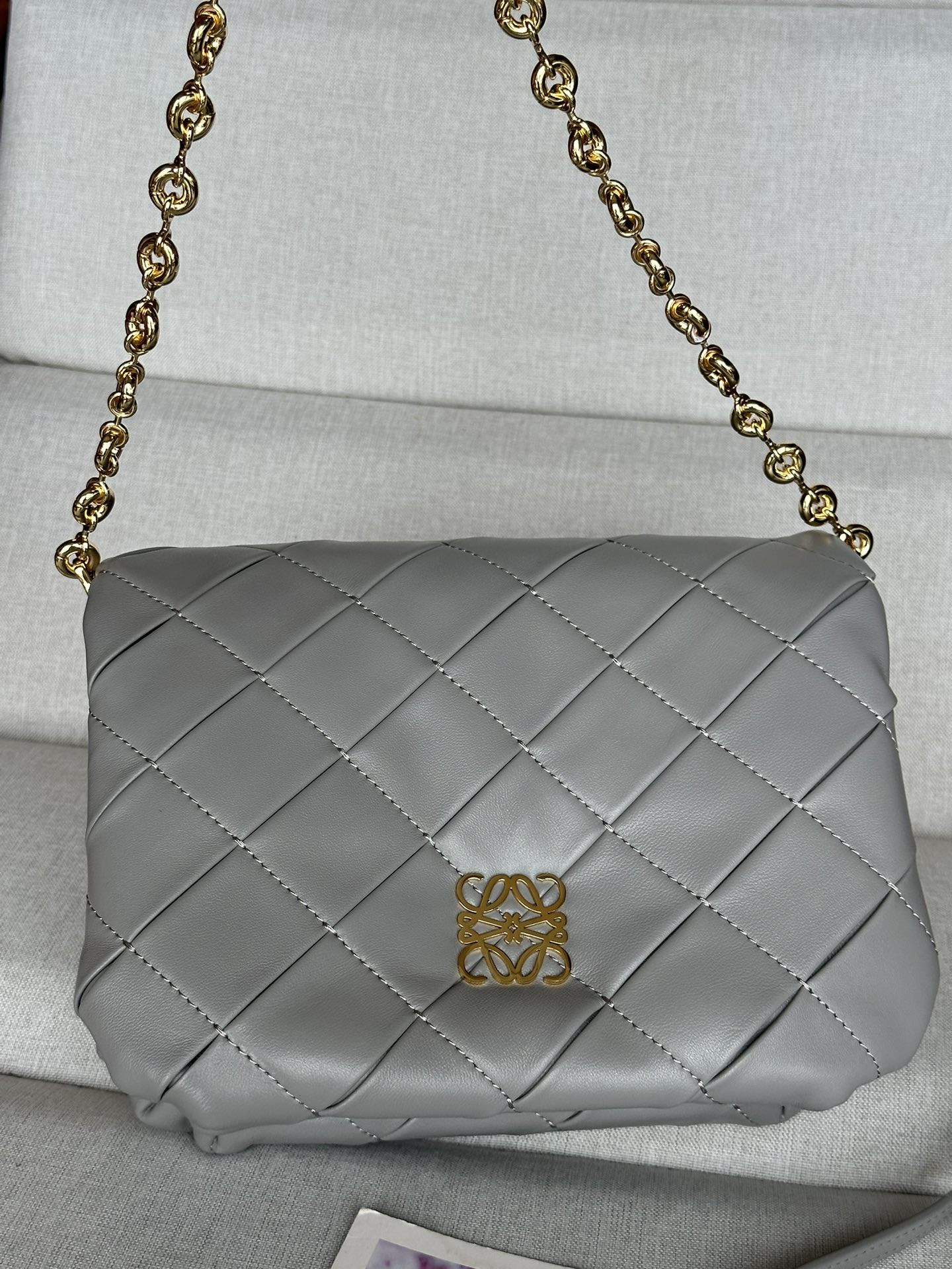 L0ew* Puffer Goya in pleated shiny nappa lambskin 23x17x9cm