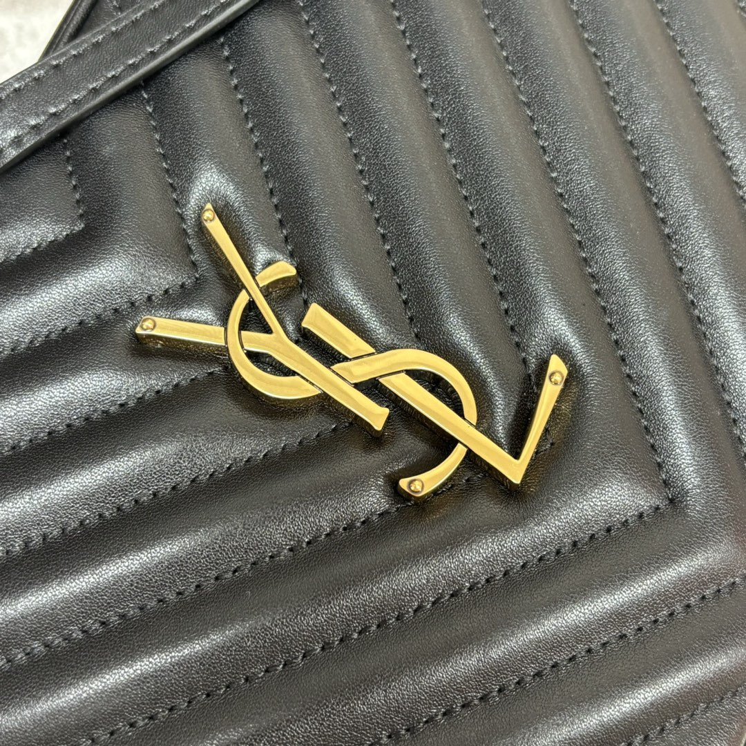 Y51 LOU camera bag in quilted leather 23x16x6cm