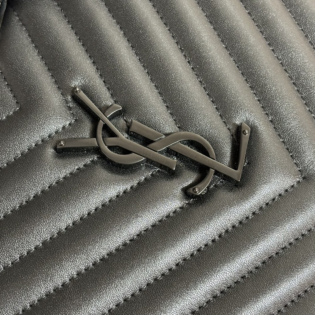 Y51 LOU camera bag in quilted leather 23x16x6cm