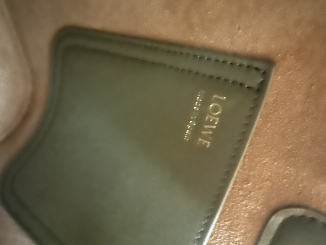 L0ew* Mini Pebble bucket in mellow calfskin 19.5x16x16cm