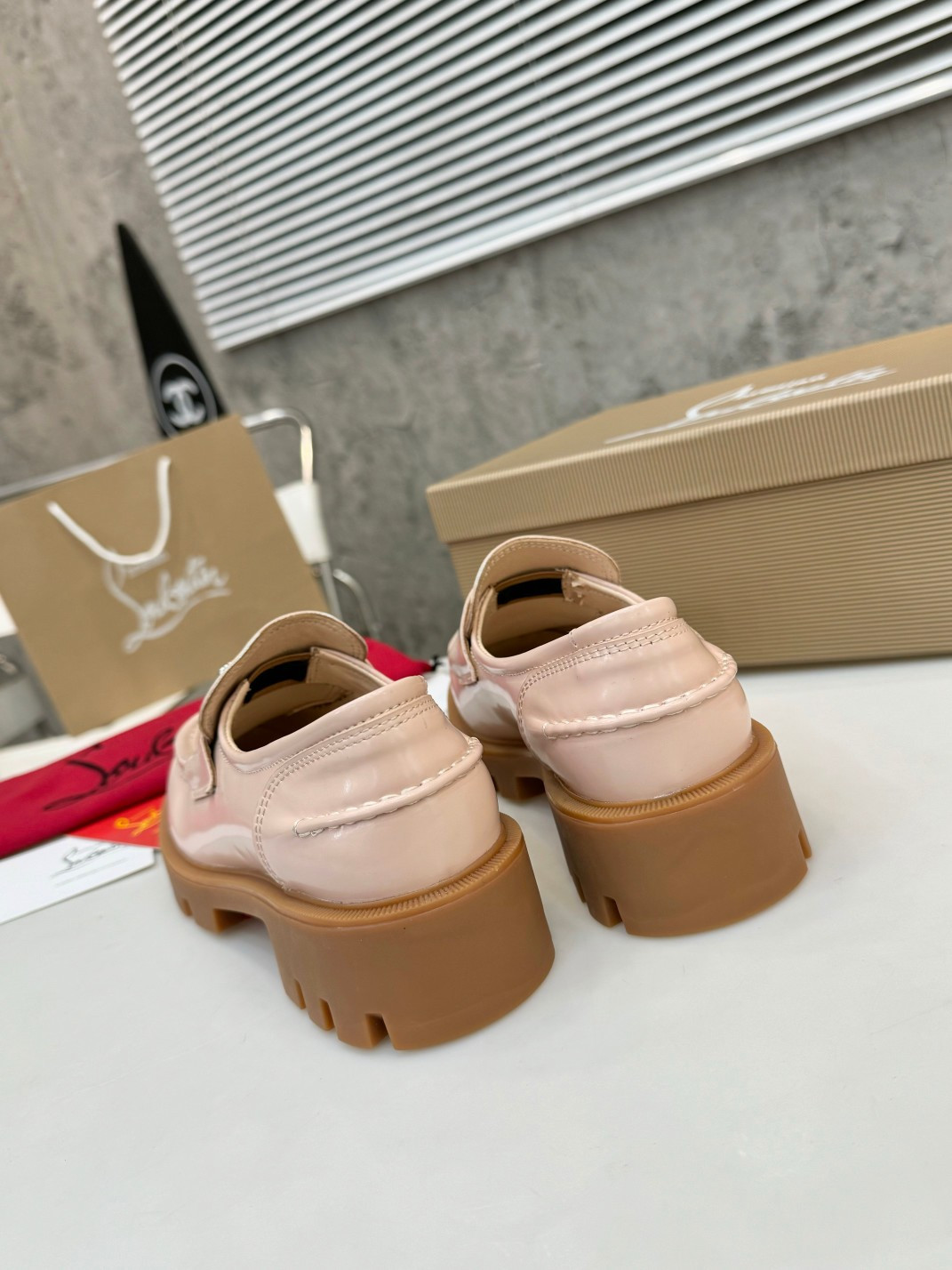 UA Chr1st1an Louboutin(CL) logo design,the latest runway version of the red-soled shoes