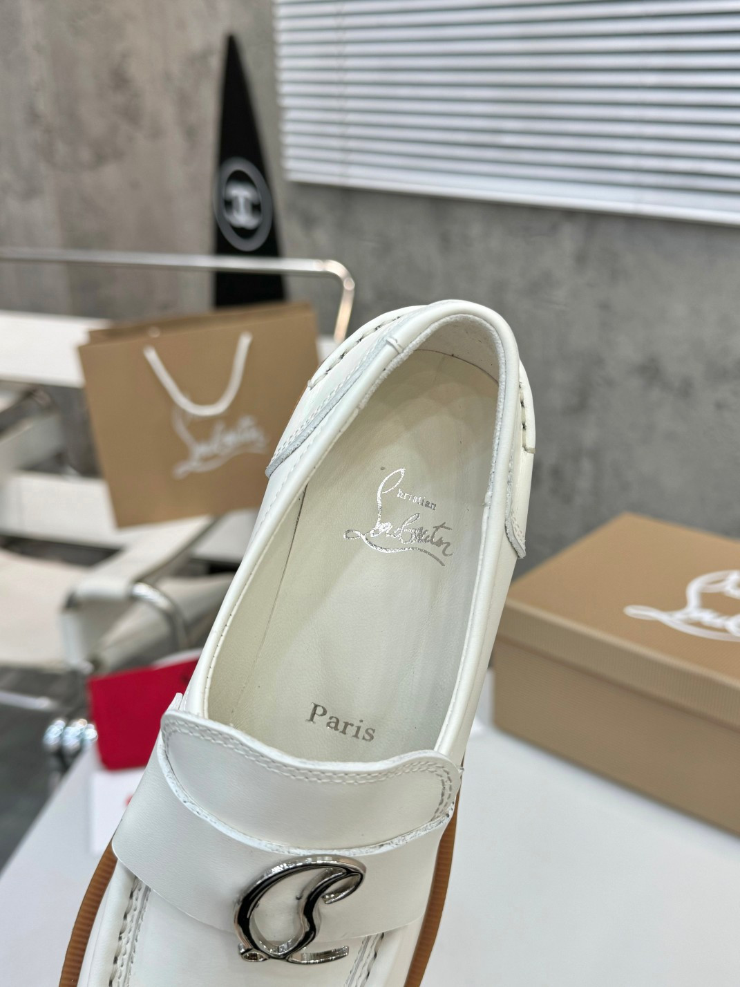 UA Chr1st1an Louboutin(CL) logo design,the latest runway version of the red-soled shoes