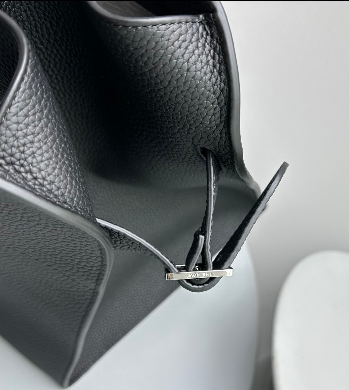 The R0w MARGAUX 17 43x24x30cm