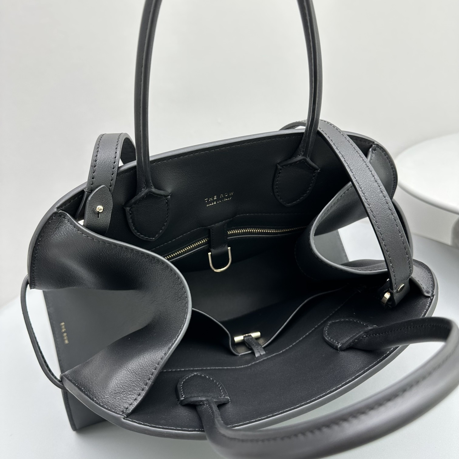 The R0w Margaux belt 12 32x15x25cm