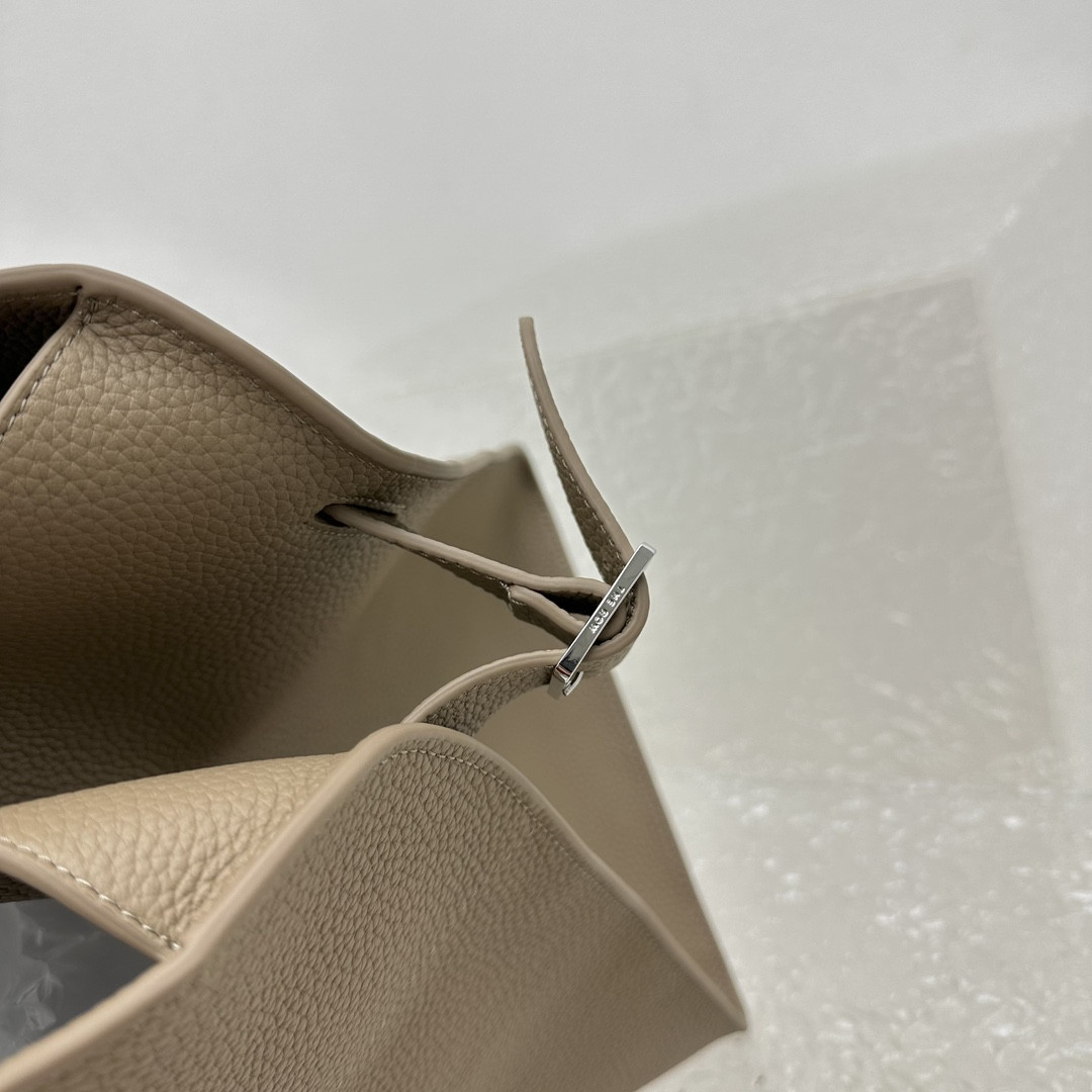 The R0w MARGAUX 15 38.5x16x30cm