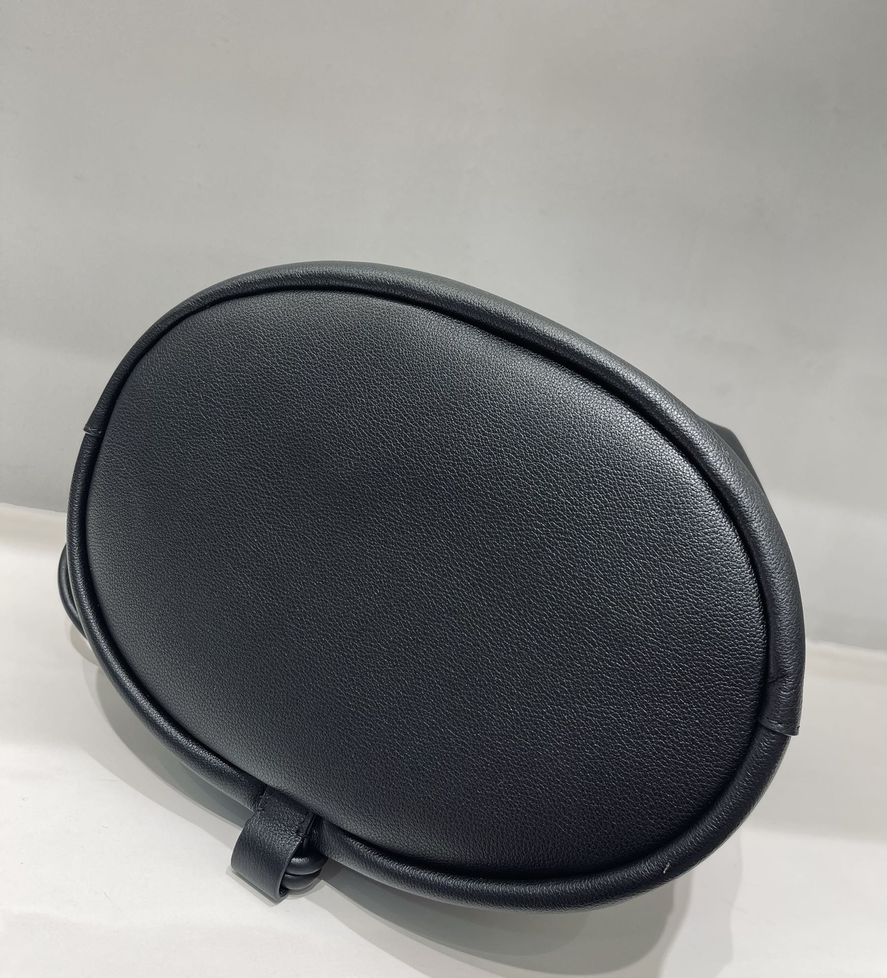 The R0w Park Tote Bag in Leather 25x31x16cm