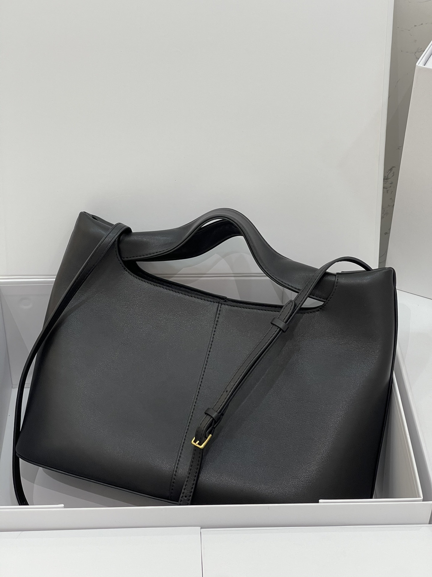 The R0w Camdem  32x23x14cm