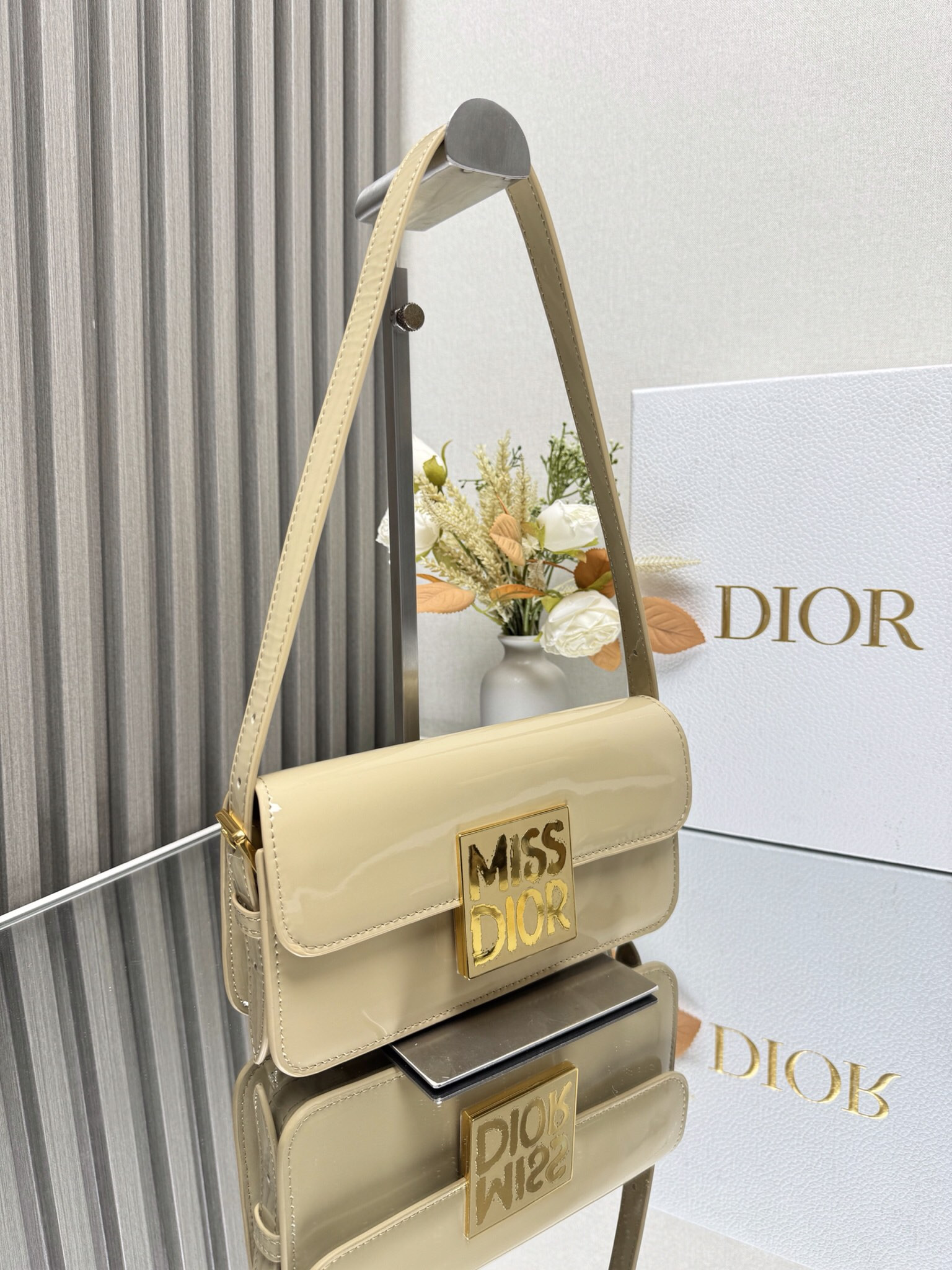 D10r Miss D10r flap bag 22 x 11 x 6 cm(Patent Calfskin)