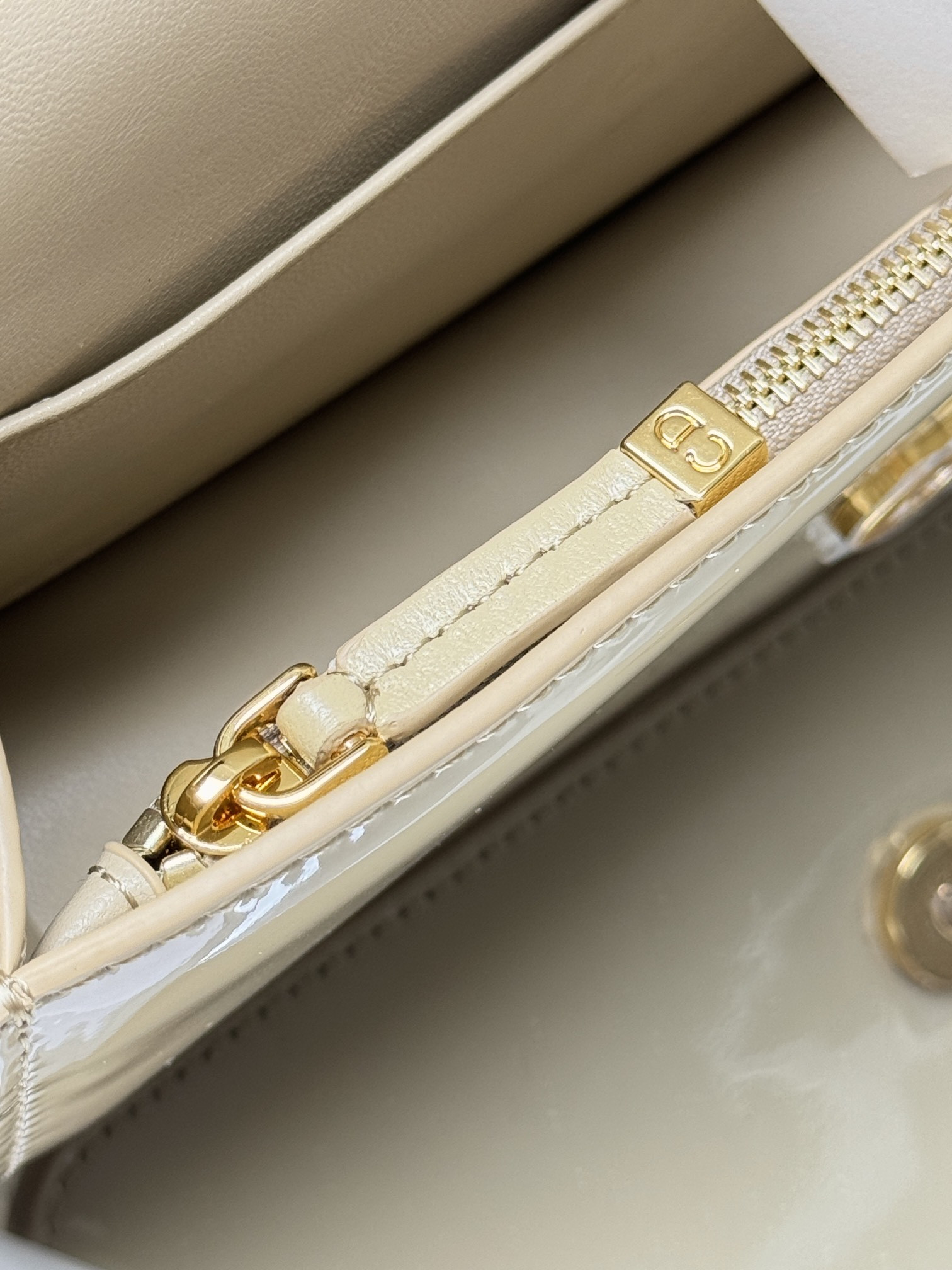 D10r Miss D10r flap bag 22 x 11 x 6 cm(Patent Calfskin)