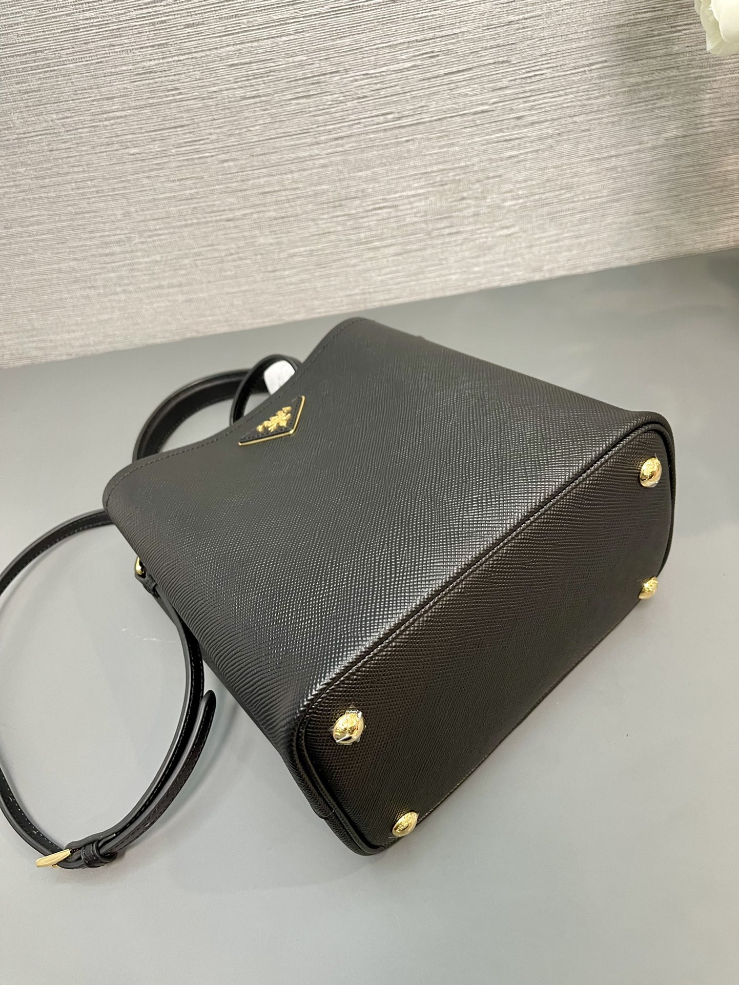 Pra*a Medium Saffiano Leather Pra*a Panier Bag 22.5x 21.5x13cm