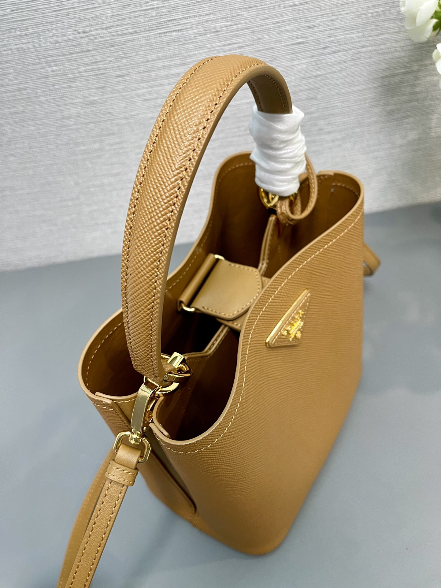 Pra*a Medium Saffiano Leather Pra*a Panier Bag 22.5x 21.5x13cm